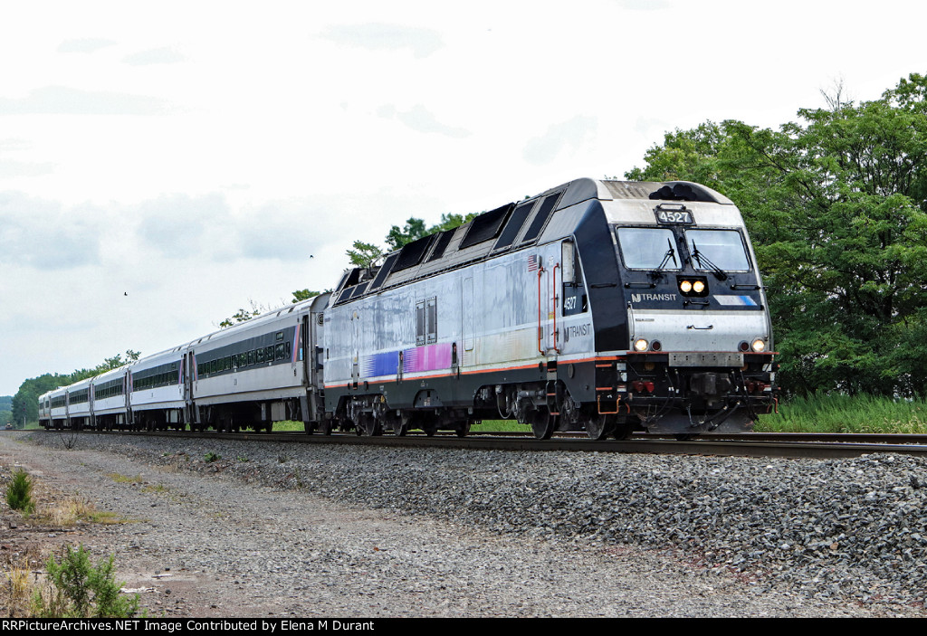 NJT 4527 on train 5517